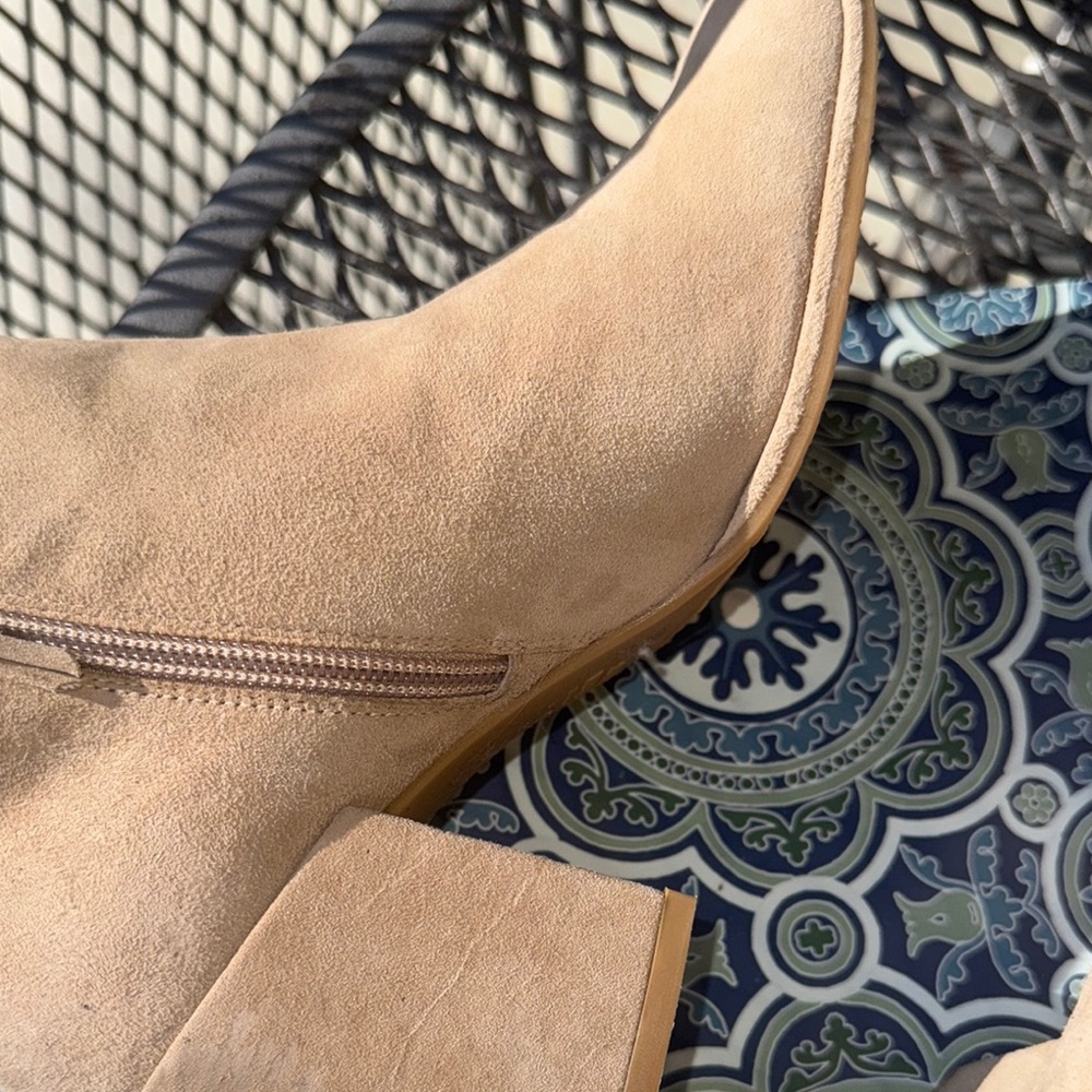 Women's Stuart Weitzman Tan Ankle Boots size 7 - Picture 4 of 11